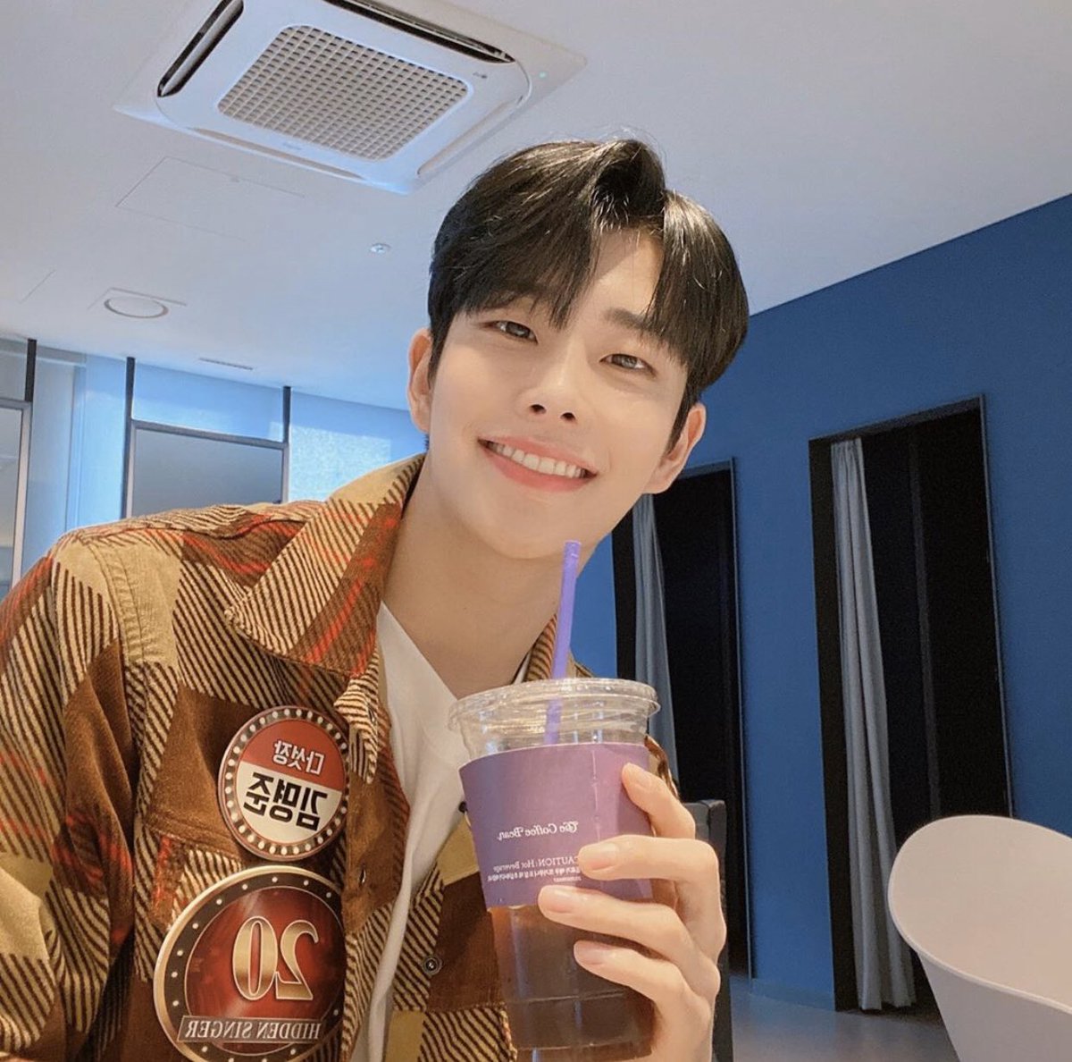 ASTROThailand's tweet photo. [📸] Instagram : mj_7.7.7

🎤

#아스트로 #ASTRO #엠제이 #MJ #เอ็มเจ @offclASTRO https://t.co/ivh2DqfLyx