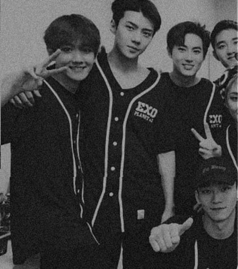 Lulouwu's tweet photo. dejaré esto fijado hasta que todos los miembros terminen su servicio militar y sean 9 de nuevo.
🖇 › ♡˖°꒰ @weareoneEXO 

creditos a @starrymyeonnie ♡ https://t.co/sP6rLnfl4P