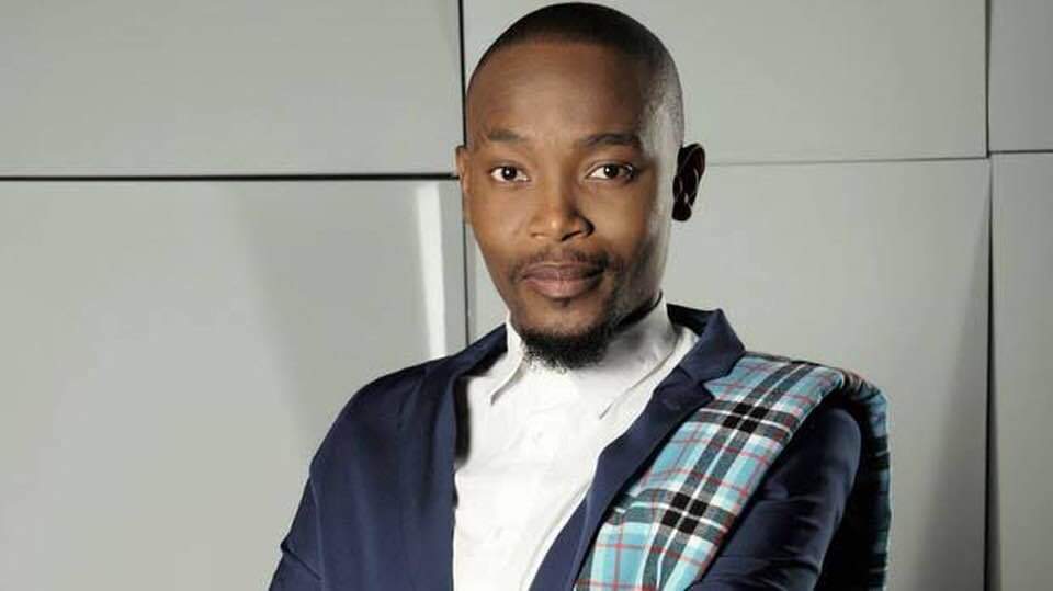 ChrisExcel102's tweet photo. Yaz am listening to Morning flavo Ngizwa i Voice ka Moshe Ndiki &amp; something hits me 

From no known radio experience  straight the the biggest Radio station. Two shows one man. 

that time wena you’ve been grinding at community radio stations for 10 years waiting to blow up😭 https://t.co/B8zihcUYvL