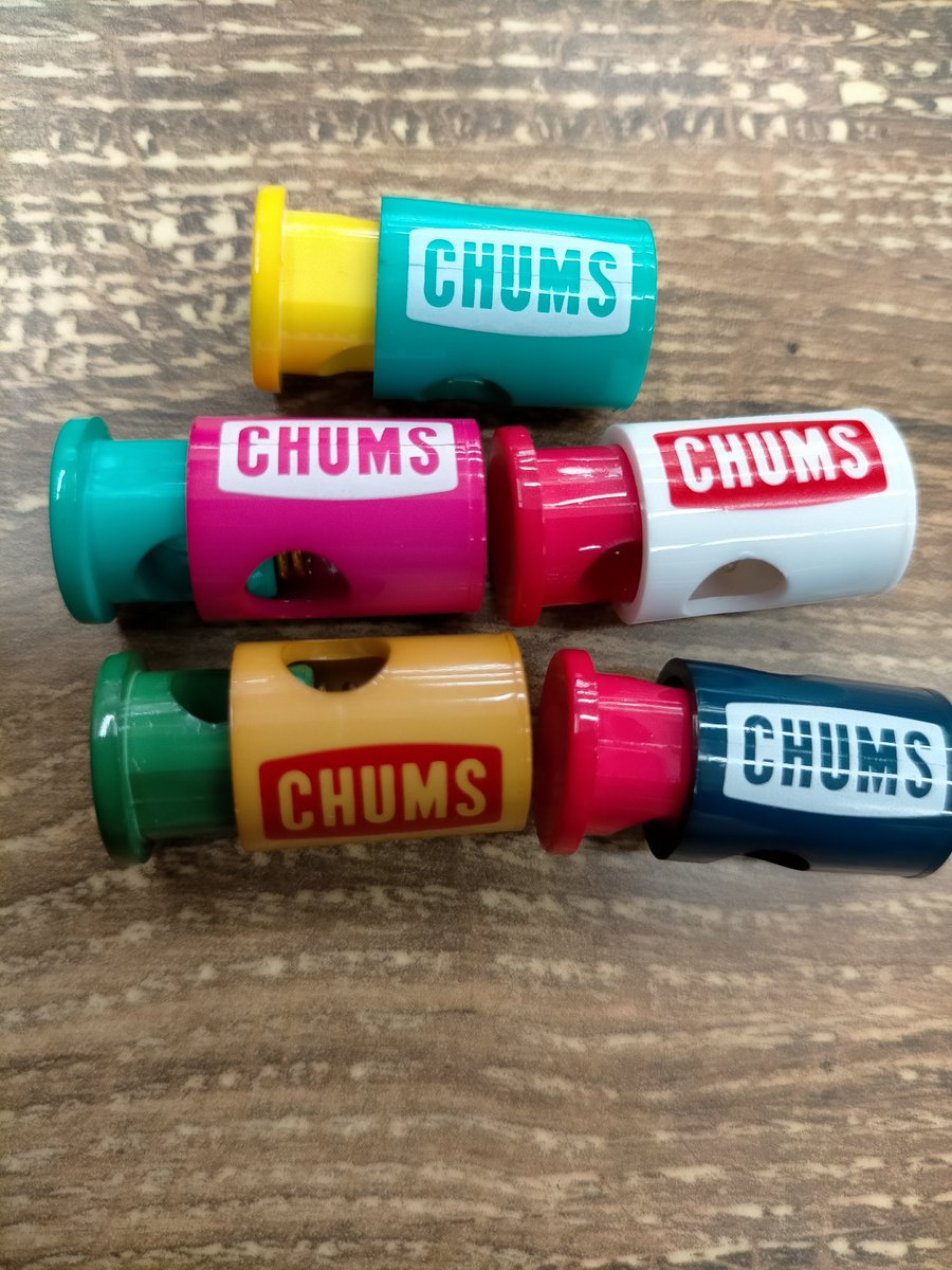 Field Seven 明石店 こんにちは にゃんまるです 本日はchumsのコードロックをご紹介 O ﾟ ﾟ O 5種類入荷してます 自分の寝袋につけるもよし パーカーなどにつけるもよし キャンプ用品に付けてオリジナル感出せますよ ぜひぜひお