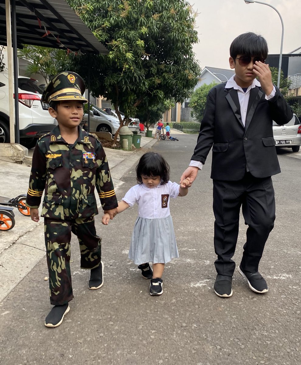teduuuh's tweet photo. ngakak ya ampun, akhirnya freya diamankan setelah ikut ikutan demo https://t.co/LNYMK0JxFQ