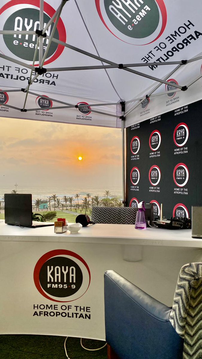 SouthernSunGrp's tweet photo. A perfect Durban sunrise with #GoodFridayOnKaya broadcasting live from Southern Sun Elangeni &amp; Maharani with @skhumbi &amp; @KayaFMMusic.

#SSEM
#KayaBreakfast
#RediscoverDurban https://t.co/v0yNssM8Hx