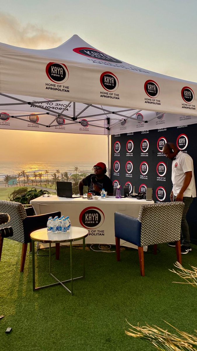 SouthernSunGrp's tweet photo. A perfect Durban sunrise with #GoodFridayOnKaya broadcasting live from Southern Sun Elangeni &amp; Maharani with @skhumbi &amp; @KayaFMMusic.

#SSEM
#KayaBreakfast
#RediscoverDurban https://t.co/v0yNssM8Hx