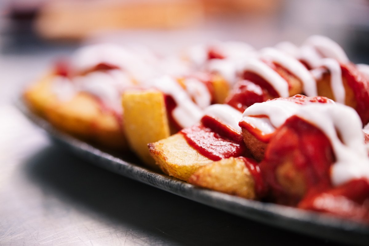 Ets bravero/a? 🤩
Si la resposta és SÍ, has de venir a tastar (si no ho has fet ja!) les nostres #PatatesBraves per sumar-ne +1 al teu currículum #bravero! 😏
#braves #braveslleida #top10braves #bravasLleida #patatesbraveslleida #patatesbravestime #patatesbraveslleida😋 #resquitx