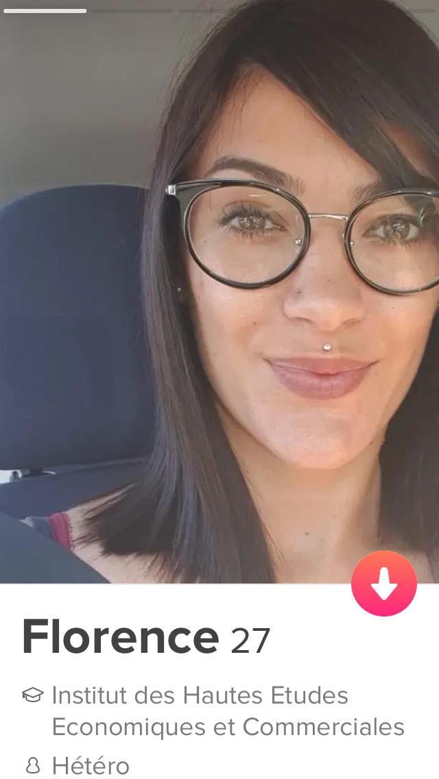 Diamond__Turtle's tweet image. Les fakes ils font même plus d'effort sur Tinder, c'est le degré 0 de l'arnaque.
Je l'ai repéré au profil, je vous partage ma conversation avec Florence du cybercafé