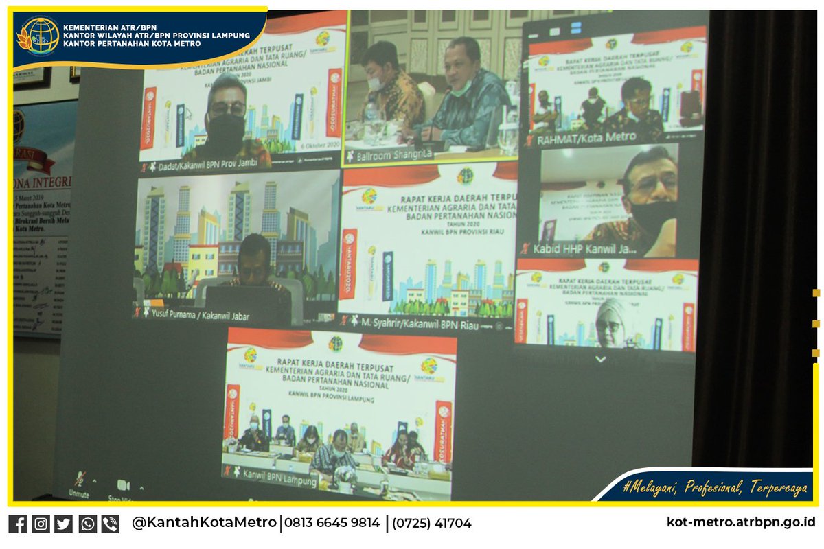KantahKotaMetro's tweet photo. Kota Metro – Kepala Kantor Pertanahan Kota Metro Rahmat,A.Ptnh.,MM didampingi beberapa Kepala Seksi Kantor Pertanahan Kota Metro mengikuti Rapat Kerja Daerah Terpusat melalui video conference yang bertempat di Ruang Rapat Kantor Pertanahan Kota Metro, Jumat (9/10/2020). (1) https://t.co/lrn2LgYaQ5