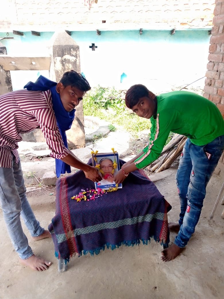BhaiyaKp's tweet photo. बहुजन महानायक हृदय सम्राट मान्यवर कांशीराम साहेब जी की 14 वें महापरिनिर्वाण पर सत सत नमन 💐💐💐💐🙏🙏🙏🌹🌹
जय भीम 🙏🙏🙏
जय मान्यवर कांशीराम साहेब अमर रहे🙏🙏🙏 https://t.co/TUe01HLzVs