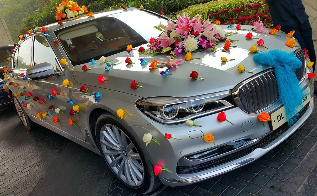 Here are some best car decoration inspirations for your Big day
.
.
Tag bride or bride groom to be 
.
.
#weddingcardecor #weddingcardecorations #weddingcardecoration #indianmarriage #indianmarriages #bigfatindianweddings #indianweddinginspo #shaadifever #weddingrituals