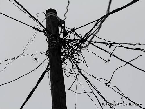MaishaDRC's tweet photo. #DRC_KINSHASA_BUKAVU_GOMA: The SNEL only has cables in the Neighborhoods, but nothing exists inside. We have water everywhere, but having electricity 24 hours a day is a dream. In Hospitals, babies die in incubators for lack of power. @AlibabaRDC @eberande @MinSanteRDC https://t.co/EUOiE7CJ8F