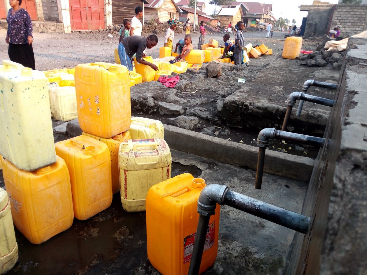 MaishaDRC's tweet photo. #GOMA_NK_DRC: Insecurity, and shortage of drinking water. Situations that welcomed the Head of State @fatshi13. His arrival did not scare public service managers. It is a distrust that expresses who has the power. Although it's the @fatshi13. @eberande @KabambiJr https://t.co/ZCRkYo5uab