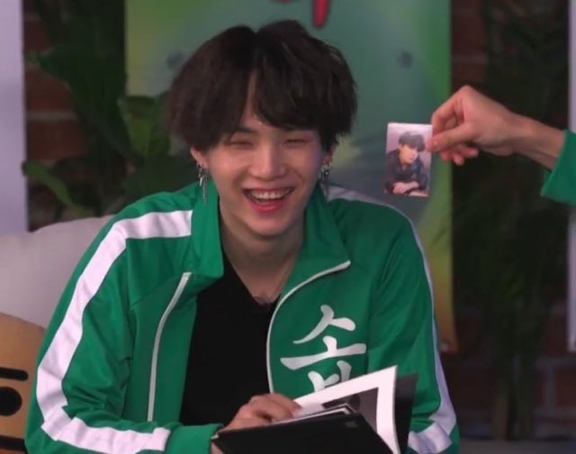 when yoongi got hoseok’s photocard,,look at his smile