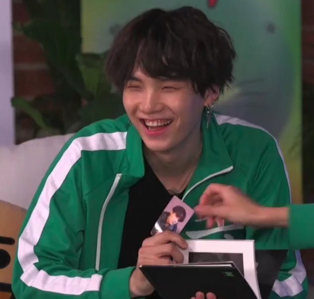 when yoongi got hoseok’s photocard,,look at his smile