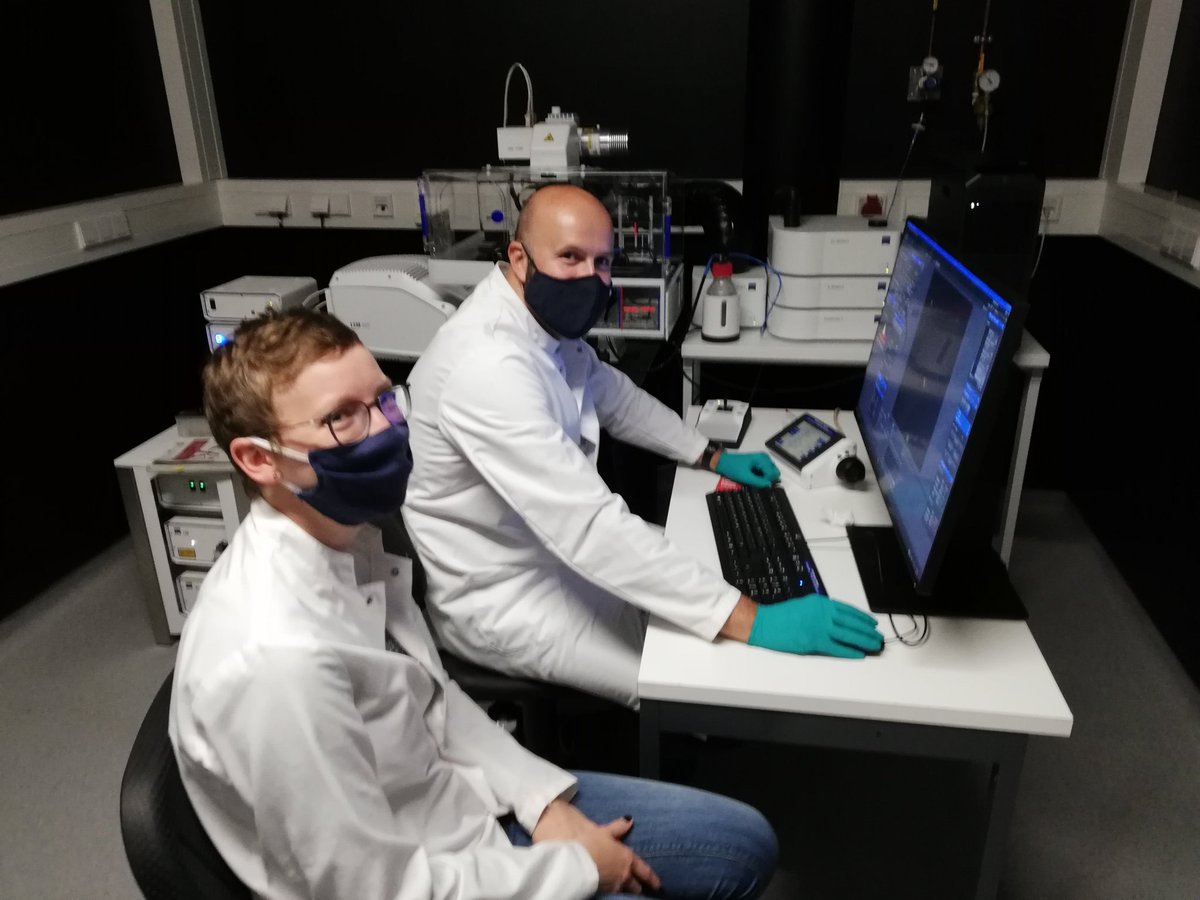 Two and half years after the initial call, about 150 pages of proposals, and more than 100 emails later our new Zeiss LSM900 airyscan is finally here 😀 Looking forward to some nice long term 3D live cell imaging. Thank you especially to Vibor @IDIP <a href="/CiidHeidelberg/">CIID_Heidelberg</a> <a href="/PlasmoHD/">Parasitology Unit Heidelberg</a>