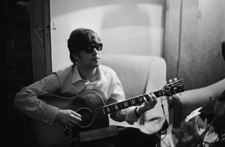 For all the amaze songs that he worked on, John Lennon was dissatisfied with all of Beatles' records. Years after the band had split up, he revealed to former producer George Martin that he'd like to re-record every Beatles song. "Especially 'Strawberry Fields'"