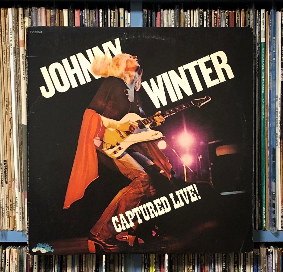 今日の100円アナログ
JohnnyWinter/CapturedLive
コレはまさにゴキゲン!!ってやつで、もうゴキゲン!!
DavidSpinozza/Spinozza
ジョニーウインターの後に聴くんじゃなかった…
…歌モノはいらなかったかな…(^◇^;) 