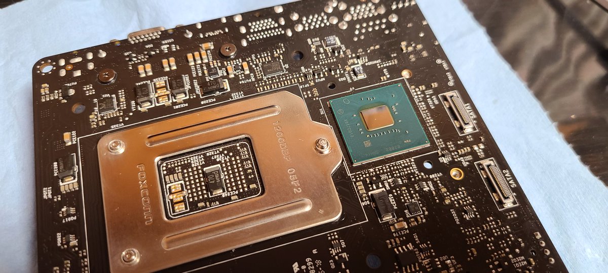 のらねこ Deskmini H470のチップセット マザー裏 と将来用のm 2 のらねこ Deskmini H470のチップセット マザー裏 と将来用のm 2
