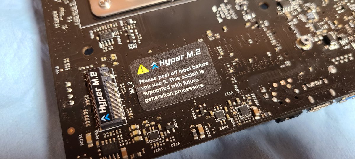 のらねこ Deskmini H470のチップセット マザー裏 と将来用のm 2 のらねこ Deskmini H470のチップセット マザー裏 と将来用のm 2