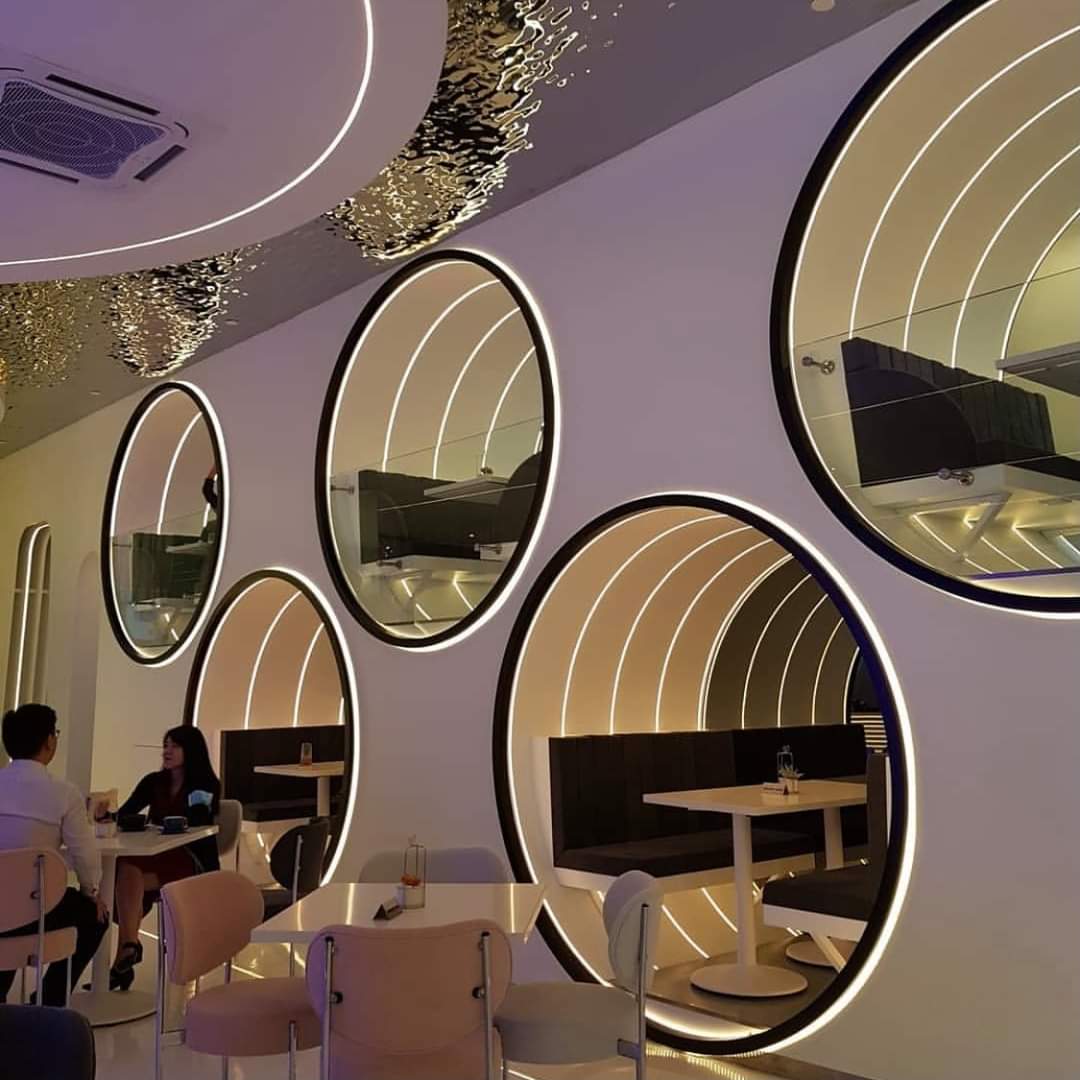 Jomkitamy's tweet photo. [ JomKitaMakan ] - Cafe Di Dalam Kapal Angkasa Yang Sangat Instagrammable!! 📸 #JomKita 
.
Lokasi 📍: Novae - Future Tavern, Sunway Damansara, PJ, Selangor
.
Sumber : Facebook (Trending KL) https://t.co/oBYNGkcjLc