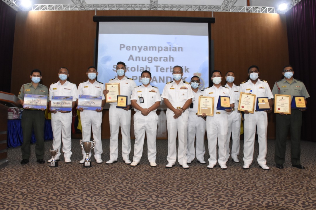 kdptldm's tweet photo. Anugerah Ibnu Sina Tahun 2020. Tahniah diucapkan kepada Sek Peng. Pentadbiran &amp; Kewangan (PNK) kerana  dipilih sebagai penerima Sekolah Terbaik Anugerah Ibnu Sina bagi Tahun 2020. 

@tldm_rasmi 
@reza_azeranil63
@imtkhalid
@MPPL_TLDM 
@jamaludinsairi https://t.co/6Hsx1zdXqC
