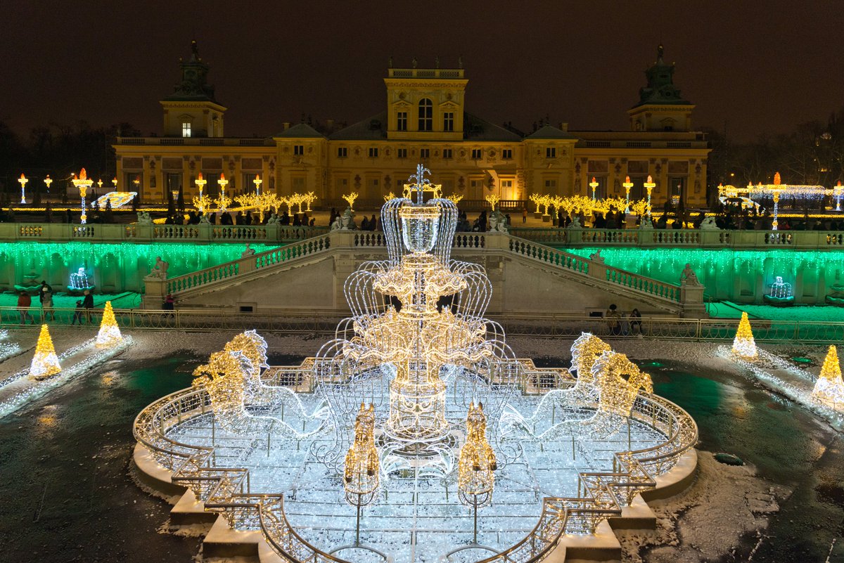 Go2Warsaw's tweet photo. The Royal Garden of Light is back! Tomorrow at 5 PM thousands of lamps will shine ✨ in the gardens of the Wilanów Palace. Enjoy the show every day until February 28, 2021. #Warsaw #DiscoverWarsaw https://t.co/0PwD9TDqZh