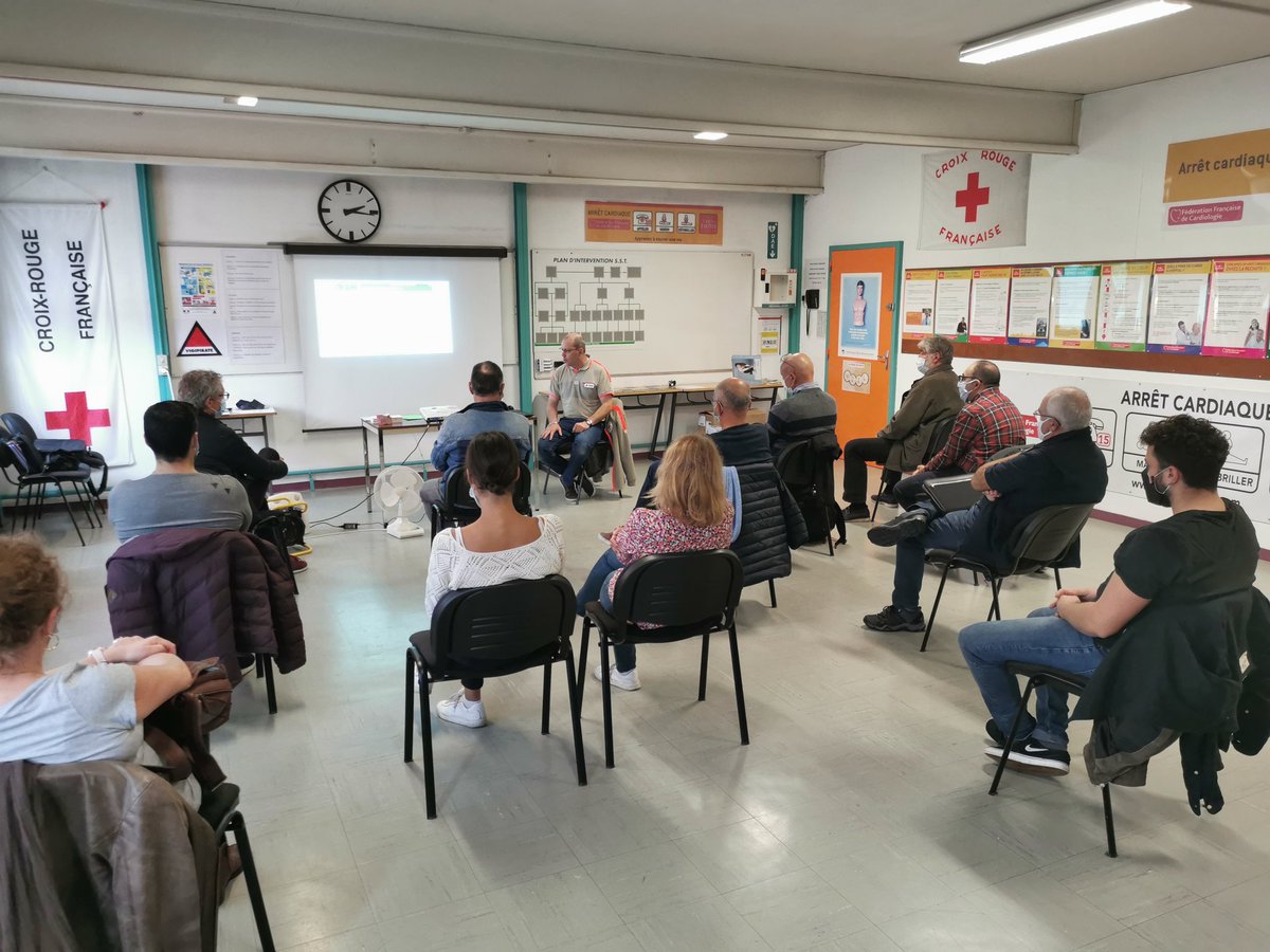 ymaurin's tweet photo. @Matmut propose à ses sociétaires d'#Orléans des stages d'initiation aux gestes qui sauvent avec @CroixRouge avec l'outil #MiniAnne #prevention #secours #assurance https://t.co/vcg7wDQVLQ