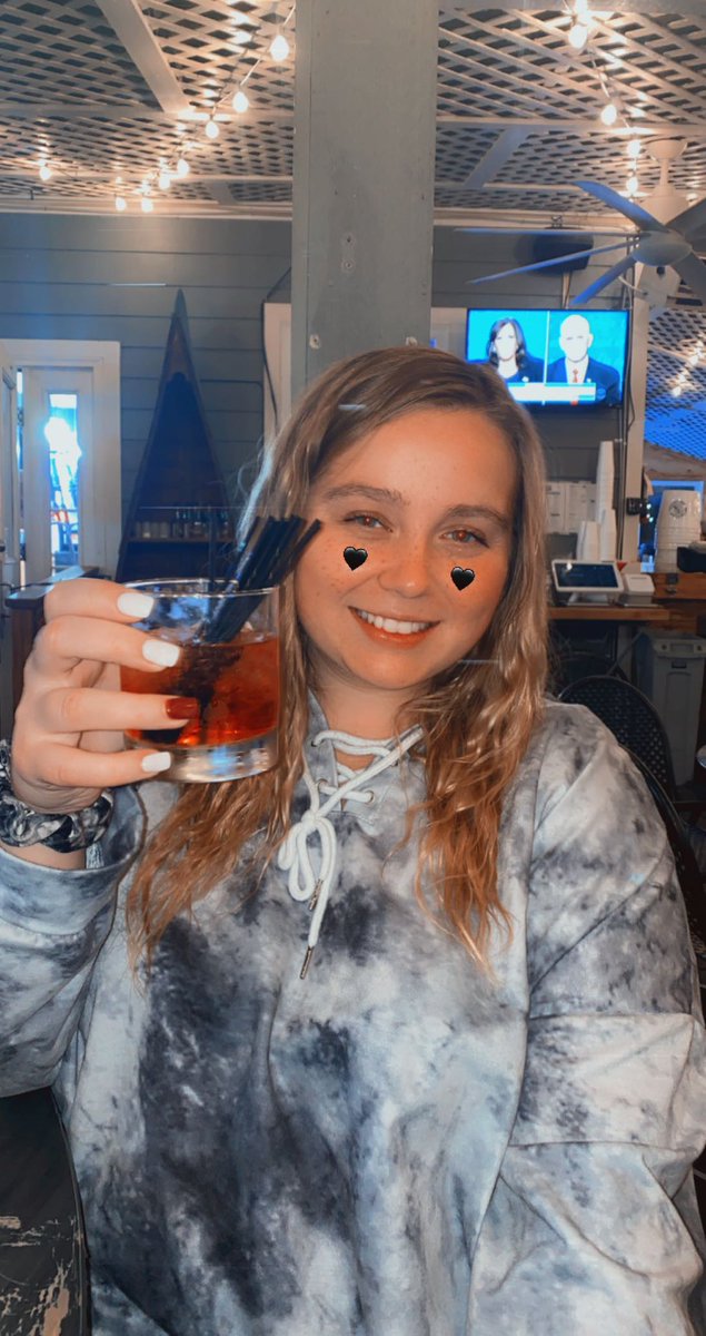 AutumnGeorge77's tweet photo. T’was a good 21st. 🥳 so blessed w everyone in my life 🥰 &amp; yes I was keeping count of my drinks w the straws 🥴😂 https://t.co/UFt8tCF8eV
