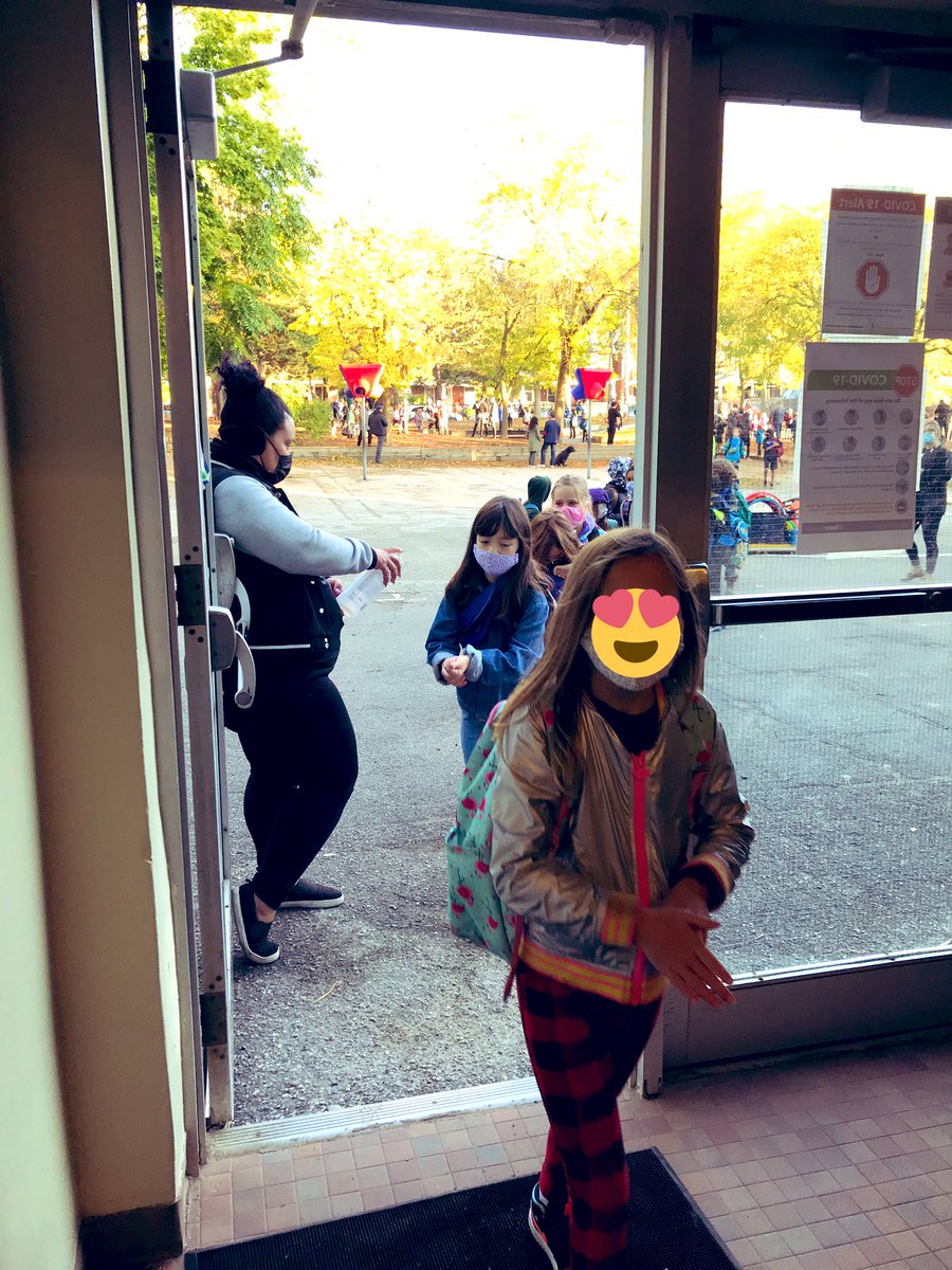 TDSB_HowardPS's tweet photo. Happy Friday Howard 😊 #SchoolIsGreat #FridayMorning @DebbieDonsky @RobinPilkey @tdsb https://t.co/gdEyyrWeDO