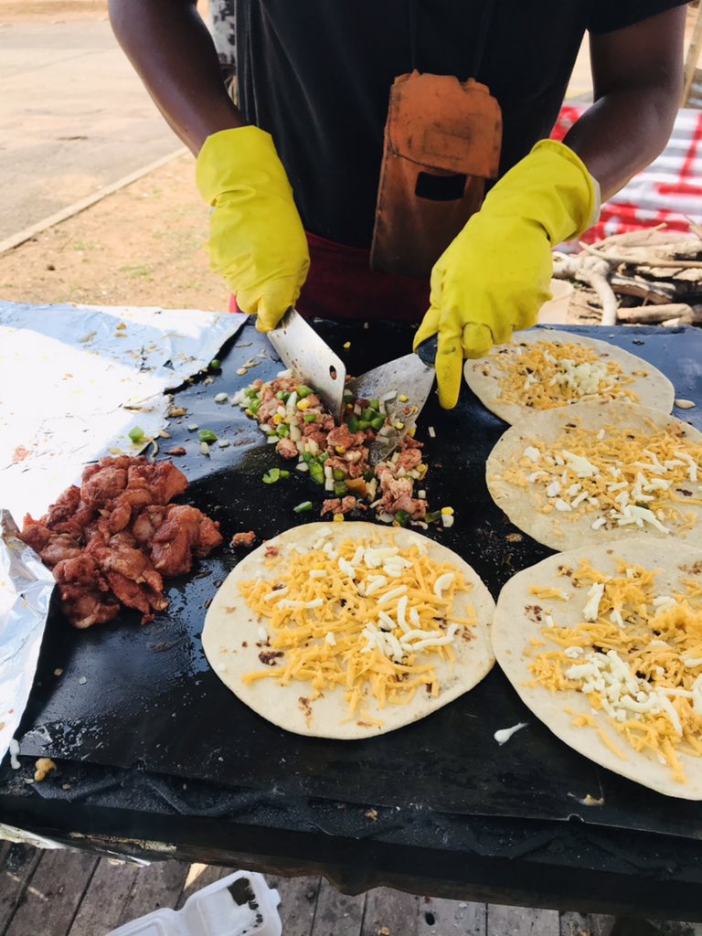 SIPnEat_BW's tweet image. While you are at it, make sure to pass by Fusion Quesadillas in Block 9 and get you self some Crunchy Cheese Quesadillas with Grab yourself some Ma’1One Ginger Sip o hitise le go itimola mogote 🔥🔥🔥💦💦 
#PushaBW #TheCookOff