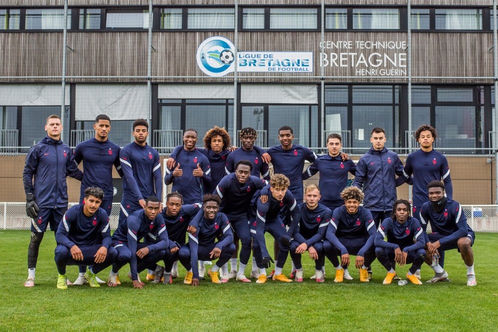 [SELECTION NATIONALE]
L'Equipe de France U20 est actuellement en stage au <a href="/CTBHenriGuerin/">Centre Technique Bretagne HG</a>.
📸 Images de l'entrainement de ce jeudi soir

Crédit : F.Perrin &amp; P.Tovaval
