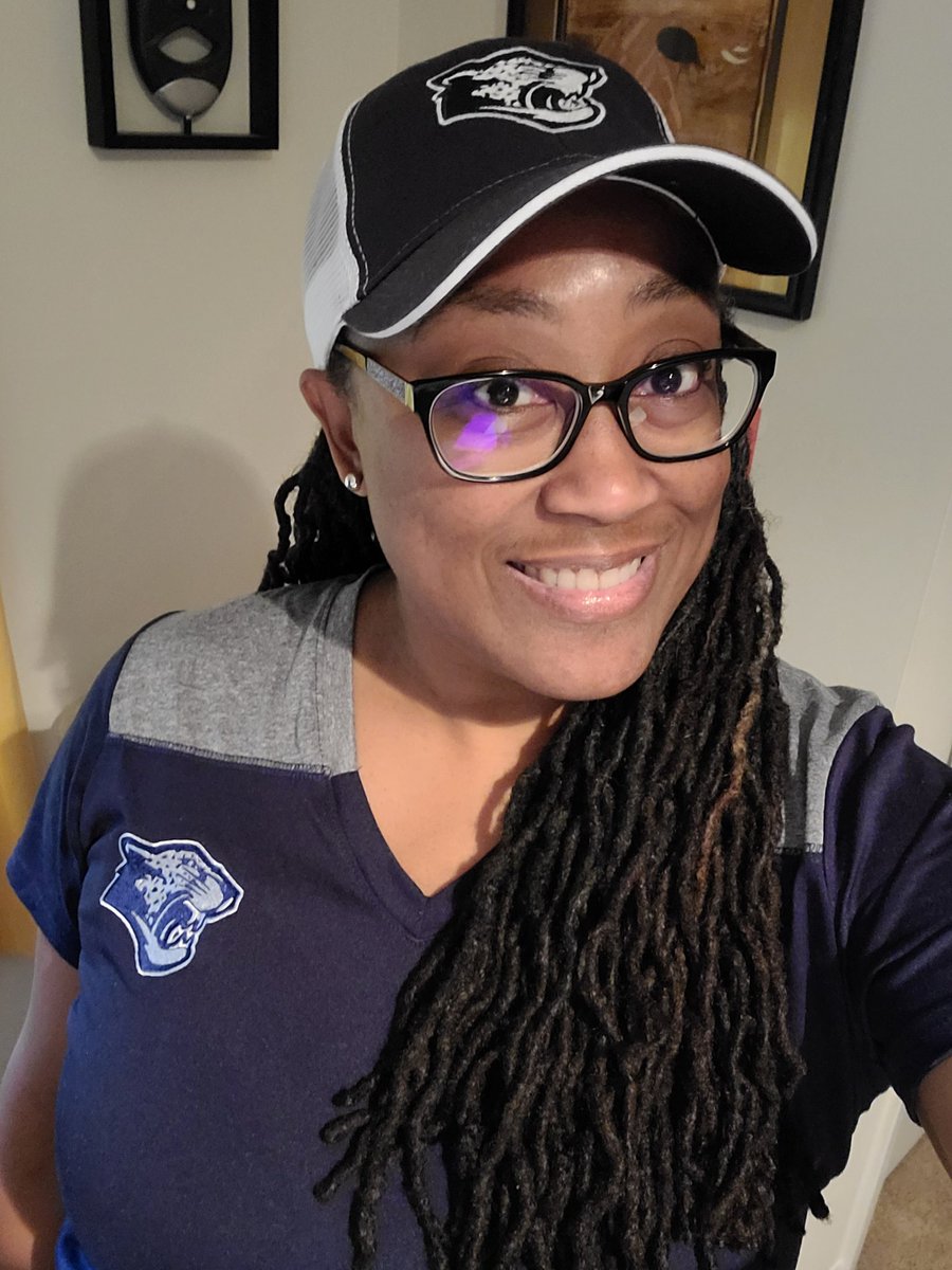 PoseyGloverL's tweet image. #CPSspiritweek #LMSbest @lmsleopards 🙂 HAPPY FRIDAY!!!