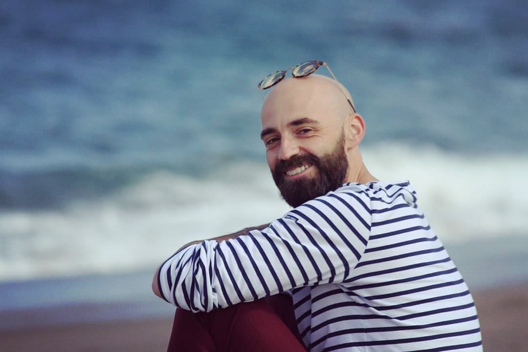 ℹ️Qui sommes nous ?

👨‍🔧Le 1er pilote est Bertrand, élève D3S. 

Précédemment chargé de la coordination des soins dans un hôpital Lotois, Bertrand a intégré l’<a href="/EHESP/">EHESP</a> afin de concrétiser son projet pro. Il tient à représenter une valeur essentielle du <a href="/4L_Trophy/">4L Trophy Officiel</a> : la solidarité !🤝