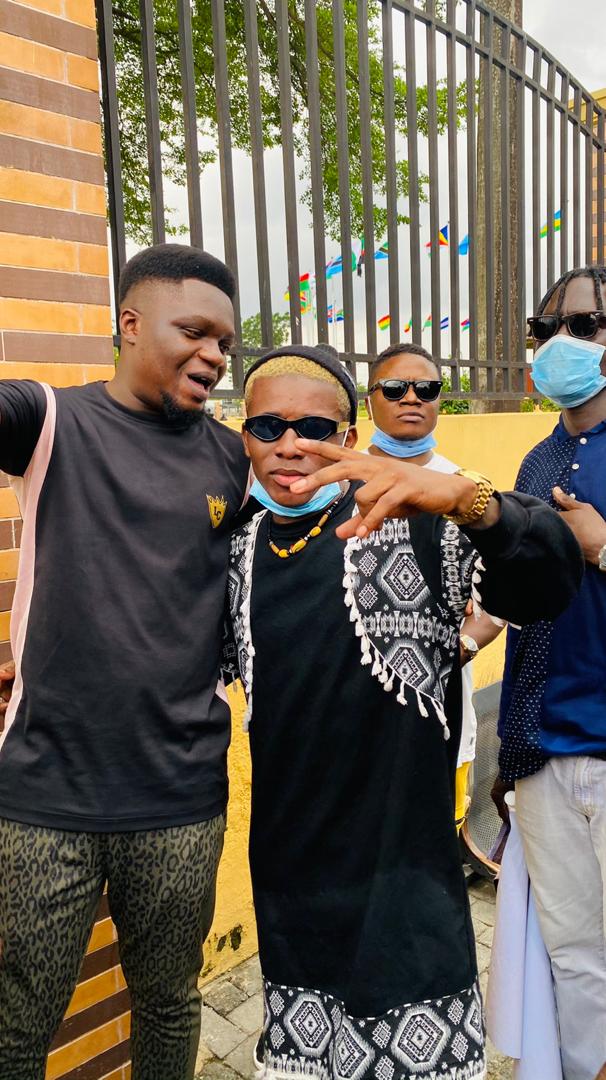 Playrightbaba's tweet photo. @Asiricomedy leader of the Mystery Tribe at the scene of the change. The lives of people matters #EndSARS https://t.co/C6xysTi7j4