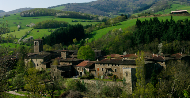 lacitedudesign's tweet image. [Appel à candidature] #Résidence de #Designers à la Chartreuse Sainte-Croix-en-Jarez au cœur du #Pilat. 
Conception d’un parcours, d'installations expérientiels, d'objets sensoriels... révélant le potentiel du site.
Réponse : 06 NOV 2020 #design
✍️citedudesign.com/doc_root/2020/…