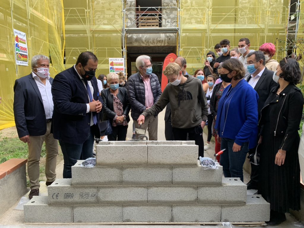 aracoccitanie's tweet photo. ➡️ 1ère pierre des travaux de restructuration de l’internat du #LEGTA Garcia Lorca à Theza (66) ➕de confort ➕ d’accessibilité pour tous les élèves 😎 🛌 Livraison du chantier #rentrée2021
4,8 M€ investis par la Région @Occitanie
#GARRABE A+Rchitectures https://t.co/OfHFr2qQDF