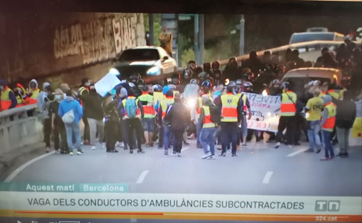 eduzalez's tweet image. Conductors d'ambulàncies? Nooo! Som TÈCNICS EN EMERGÈNCIES SANITÀRIES  (TES) i TÈCNICS EN TRANSPORT SANITARI  (TTS). I conduir forma part de la tasca, però no és la tasca. Informe-vos bé, sisplau. Queda clar? @tv3cat @CCMA_cat #tesvisible #vaga @salutcat