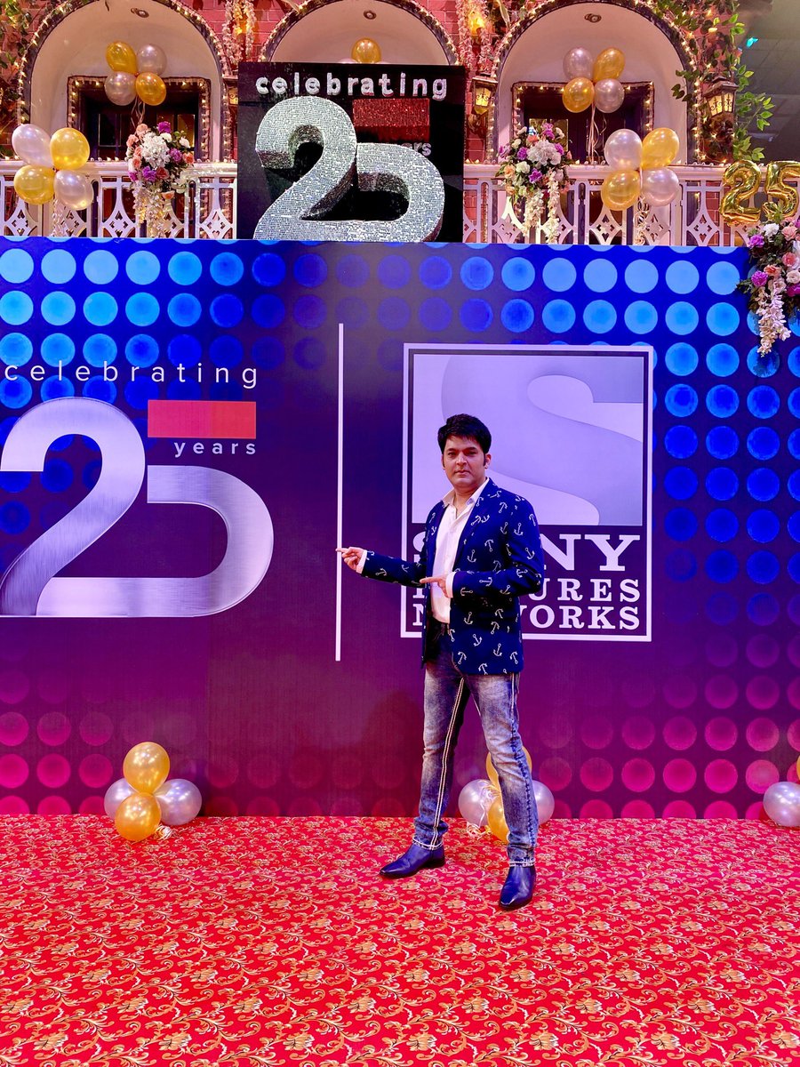 KapilSharmaK9's tweet photo. Celebrating #25years of #sony 🤗🥳🥳🥳🥳🥳🥳🙏 #celebrations #25yearsofsony congratulations to the entire team of @SonyTV @SonyLIV @sonypicsprodns @001Danish 🎂🥂🥳 https://t.co/6VP6XXjn6h