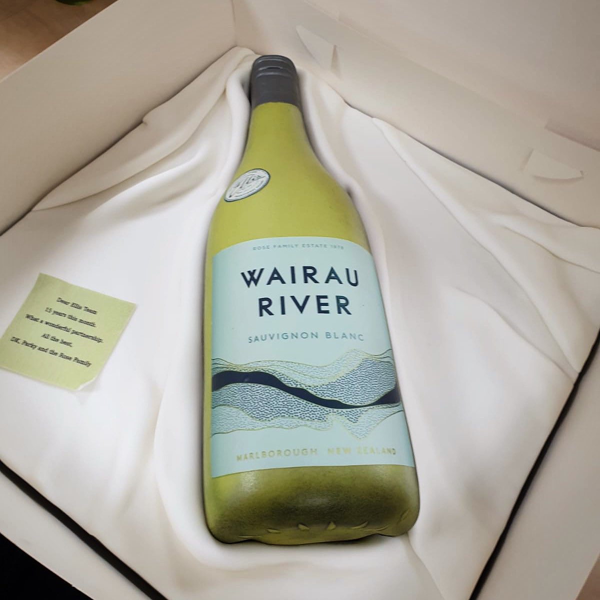 What better way to celebrate Friday, than with cake (and wine)?! Thanks to our wonderful friends @wairauriver for sending us this amazing cake to celebrate a perfect partnership of 15 years 💓 
#cake #friyay #wine #newzealandwine #marlborough #wine #familybusiness #family #gift