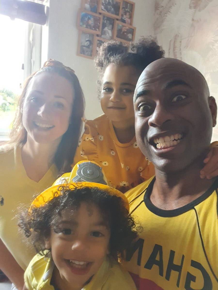 #GoYellow for national #HospiceCareWeek 🧡🙏🏿🌻😁please help raise awareness,  and raise money for your local charity Hospice, thank you 🙌🏿🧡