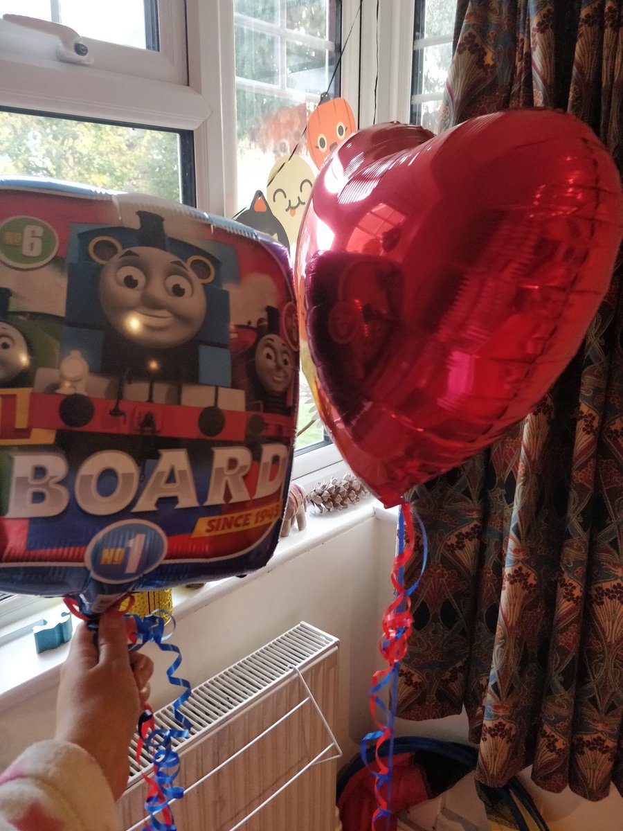 blewisholmes's tweet photo. I'm 36 today and my two year old chose the balloons I would love https://t.co/qcTxn9z6Zt