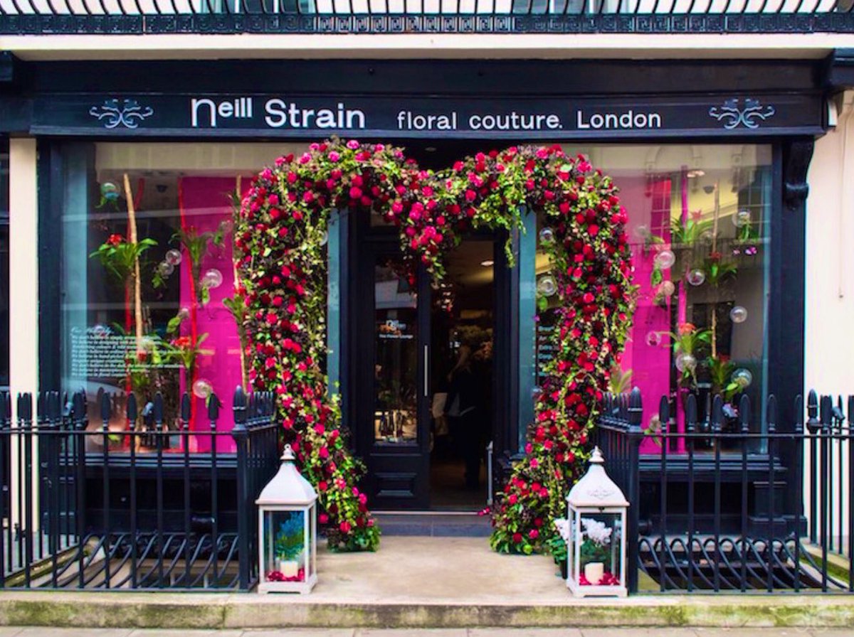 вывеска цветочного магазина. вывеска цветочного магазина. красивые вывески магазинов цветов. оборудование для цветочного магазина. интерьер цветочного магазина.