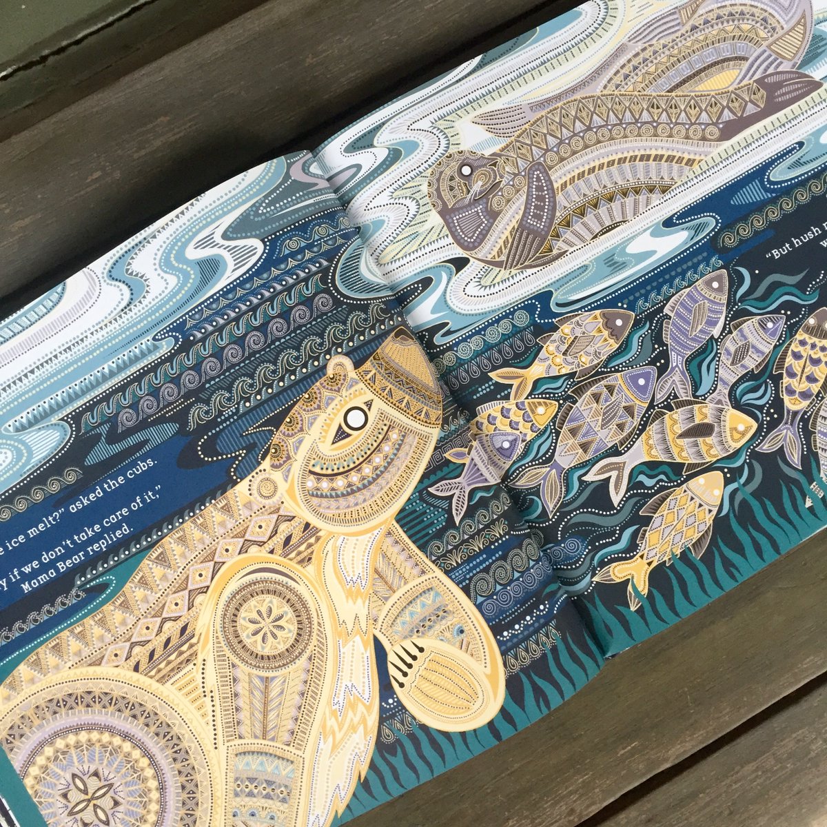 lantanapub's tweet photo. @CILIPCKG judges 'were captivated by the delicate synergy between the poetic prose & the wondrous illustration to create the gentle, soothing message of love in #YoureSnugWithMe, the overall effect is visually stunning' ✨🐻❄️#loveourplanet #BedtimeStories @pmistryartist https://t.co/KGYdlg8RsF