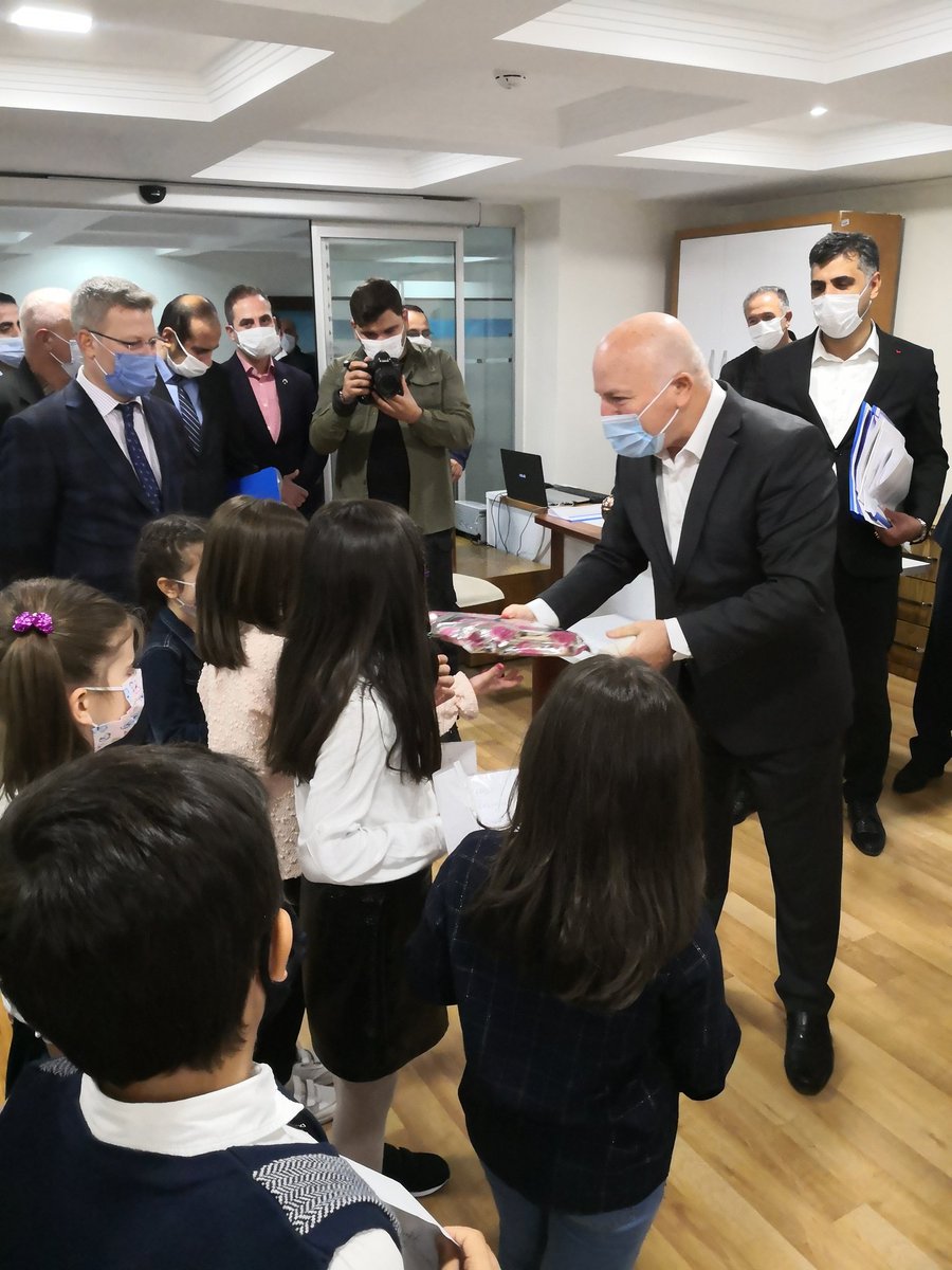 Busratplgl's tweet photo. Şehit Murat Ellik İlkokulu olarak Erzurum Büyükşehir Belediye Başkanımız Sayın Mehmet Sekmen Beyefendi'yi ziyaret ettik. Okulumuz için bazı taleplerde bulunduk ve dilekçelerimizi verdik. İlgisi ve alakası için kendisine teşekkürlerimizi borç biliriz.. @mehmetsekmen @erzurumbld https://t.co/Sx97YTmoUv
