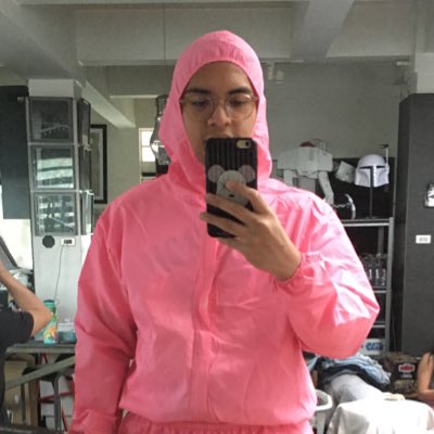 polben23's tweet photo. Quick selfie before I start stabbing people and crawling through vents 🙂 https://t.co/9wqqp5gn5k