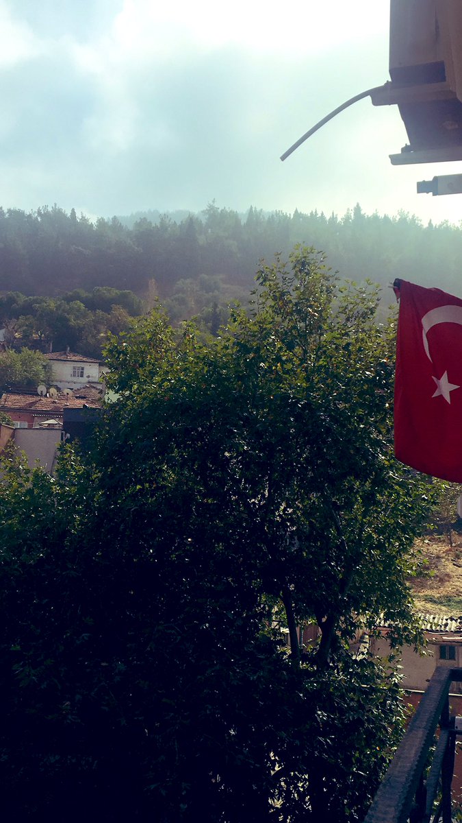 00Smeyra's tweet photo. Manisa ayazı serttir !
İnsanı merttir ! 🙃 @manisageyik https://t.co/j07w0u0Fhm