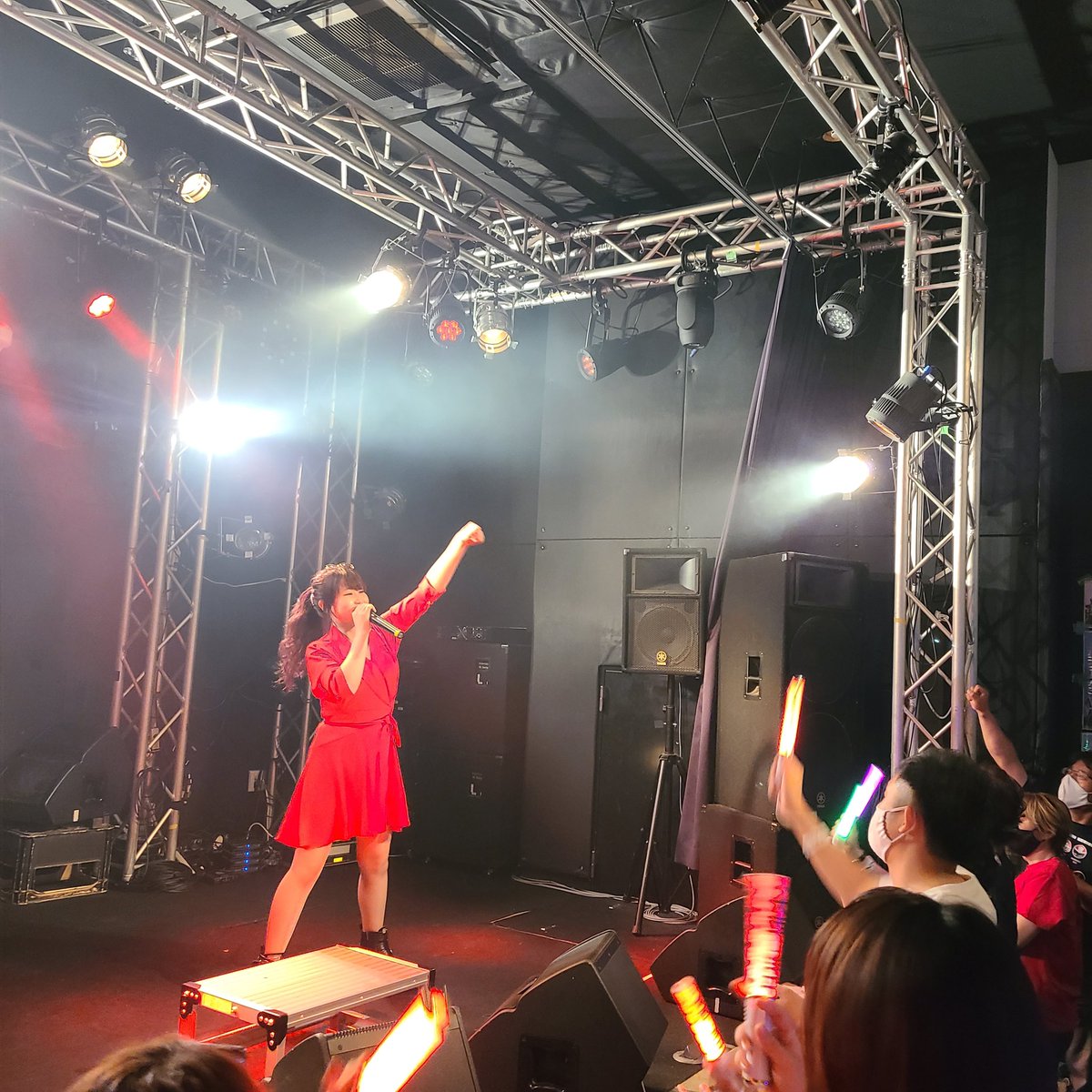 syuan_pv1226's tweet photo. これはスマホ。
バッテリー切れにより…
ホワイトの最後の衣装は
おさめられなかったけど
全部似合っててかわいくてセクシーで
歌声も世界観も最高だった…💖
笑顔が撮れた~💕
#SHS11 https://t.co/GhduqlogRC