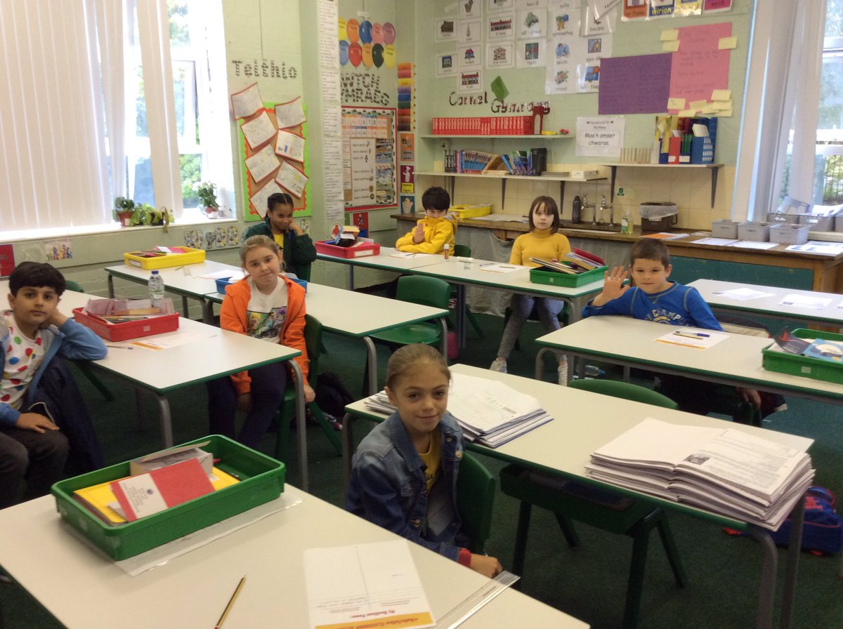 Springwood_Prm's tweet image. #HelloYellow #SpringHarlech #springwood_prm taking part in the #HelloYellow event. We are loving the positivity today 😊