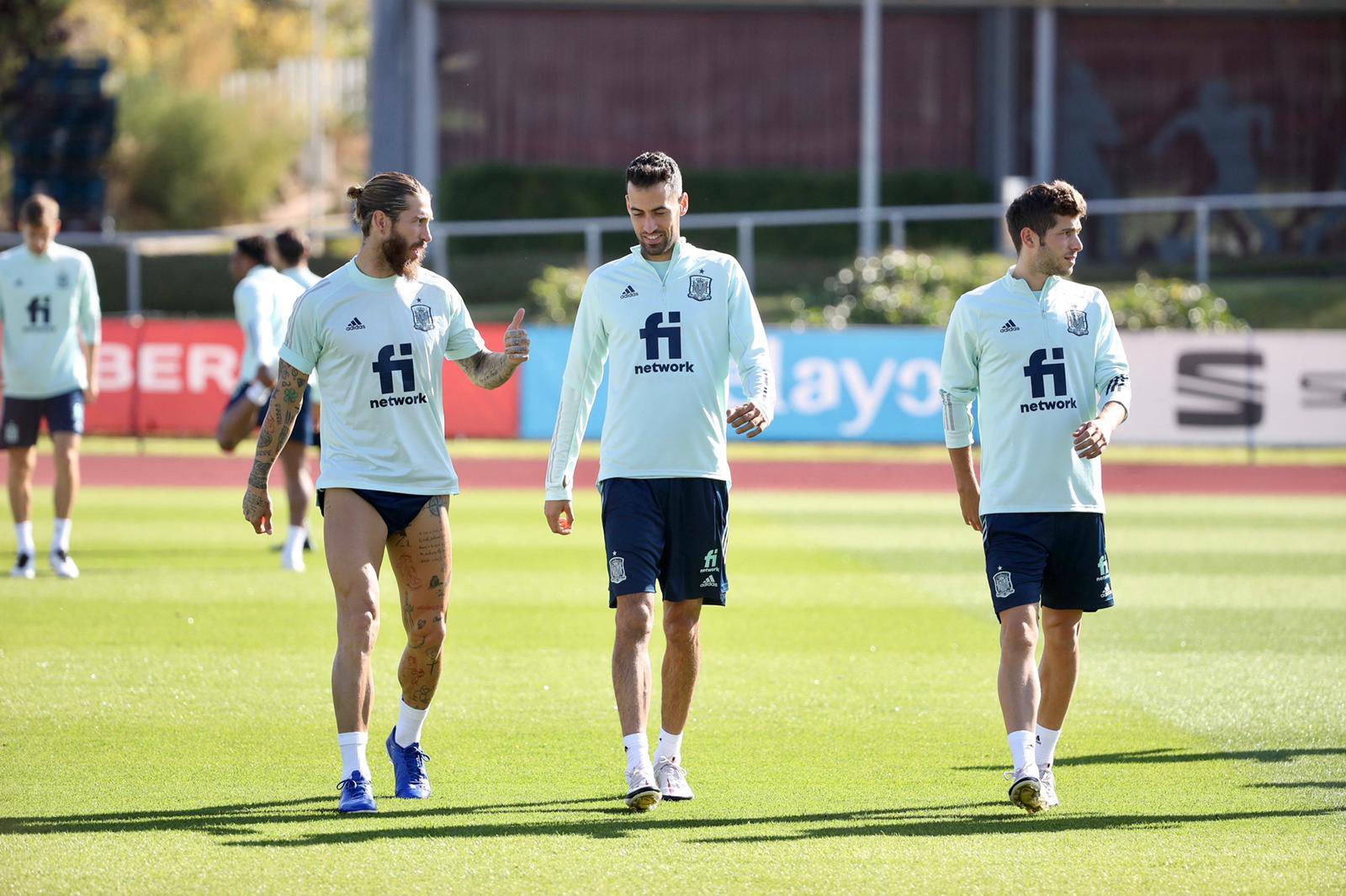 Ramos, Busquets y Sergi Roberto, a las órdenes de Luis Enrique (Foto: SeFutbol).
