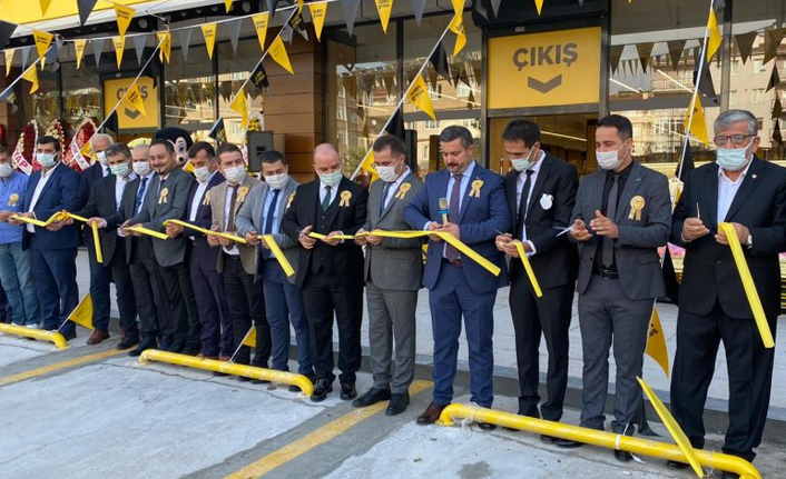 Onur Market, gross konseptiyle büyümeye davam ediyor.

ekonomigazetesi.com/perakende/onur…

<a href="/onurmarketler/">Onur Market</a> <a href="/cemalozen/">Cemal ÖZEN</a> 
#hayirlicumalar #ALTIN