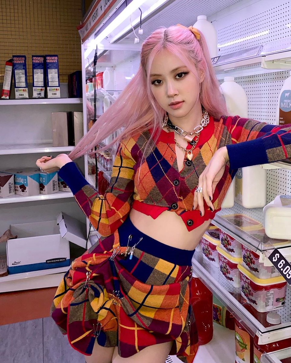 FALLING IN ROSÉ tweet media