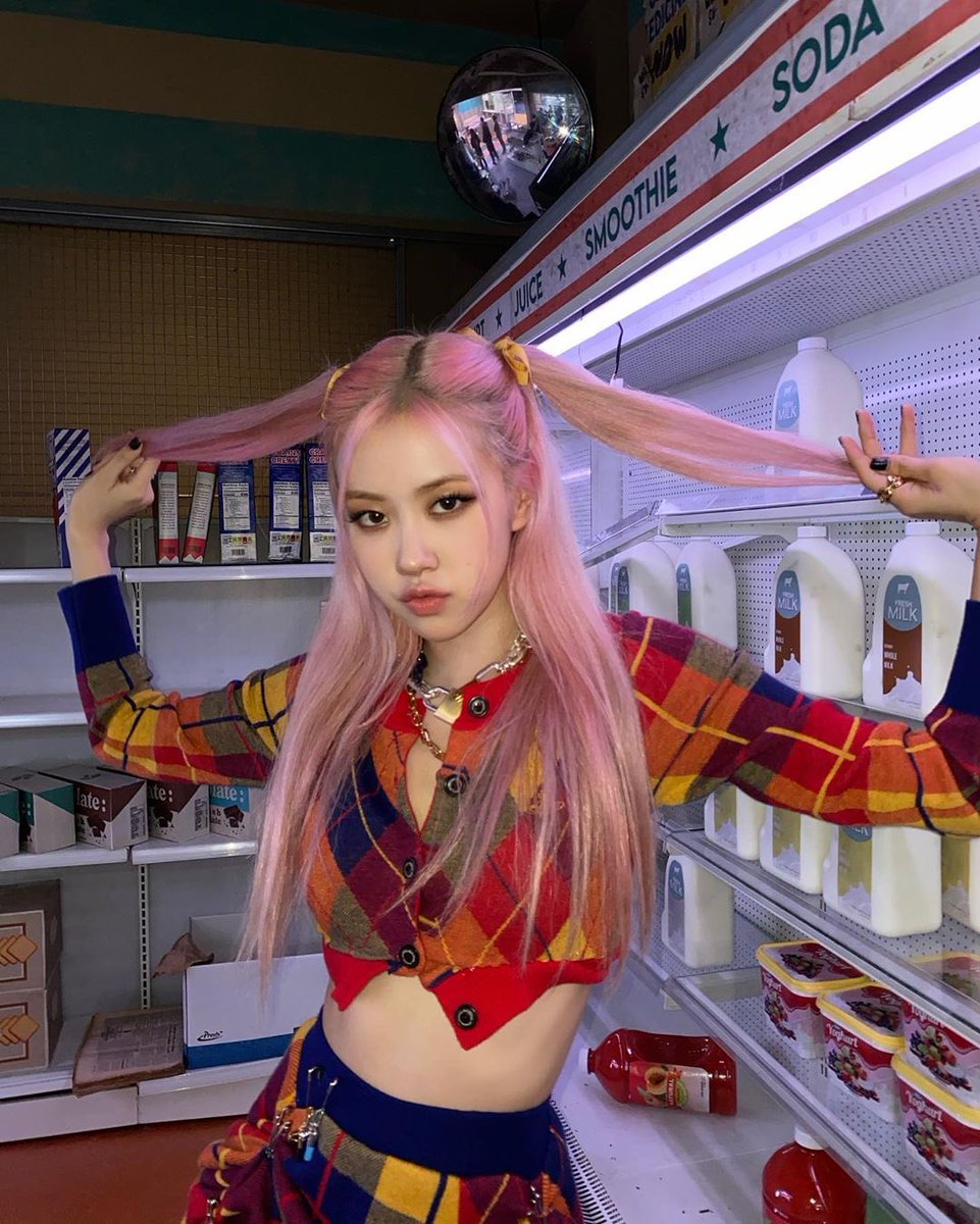 FALLING IN ROSÉ tweet media